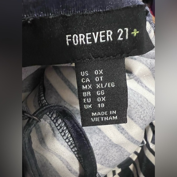 Forever 21 Striped Velvet Jumpsuit Navy/cream Sz 0X Plus‎ Women’s - Picture 11 of 12